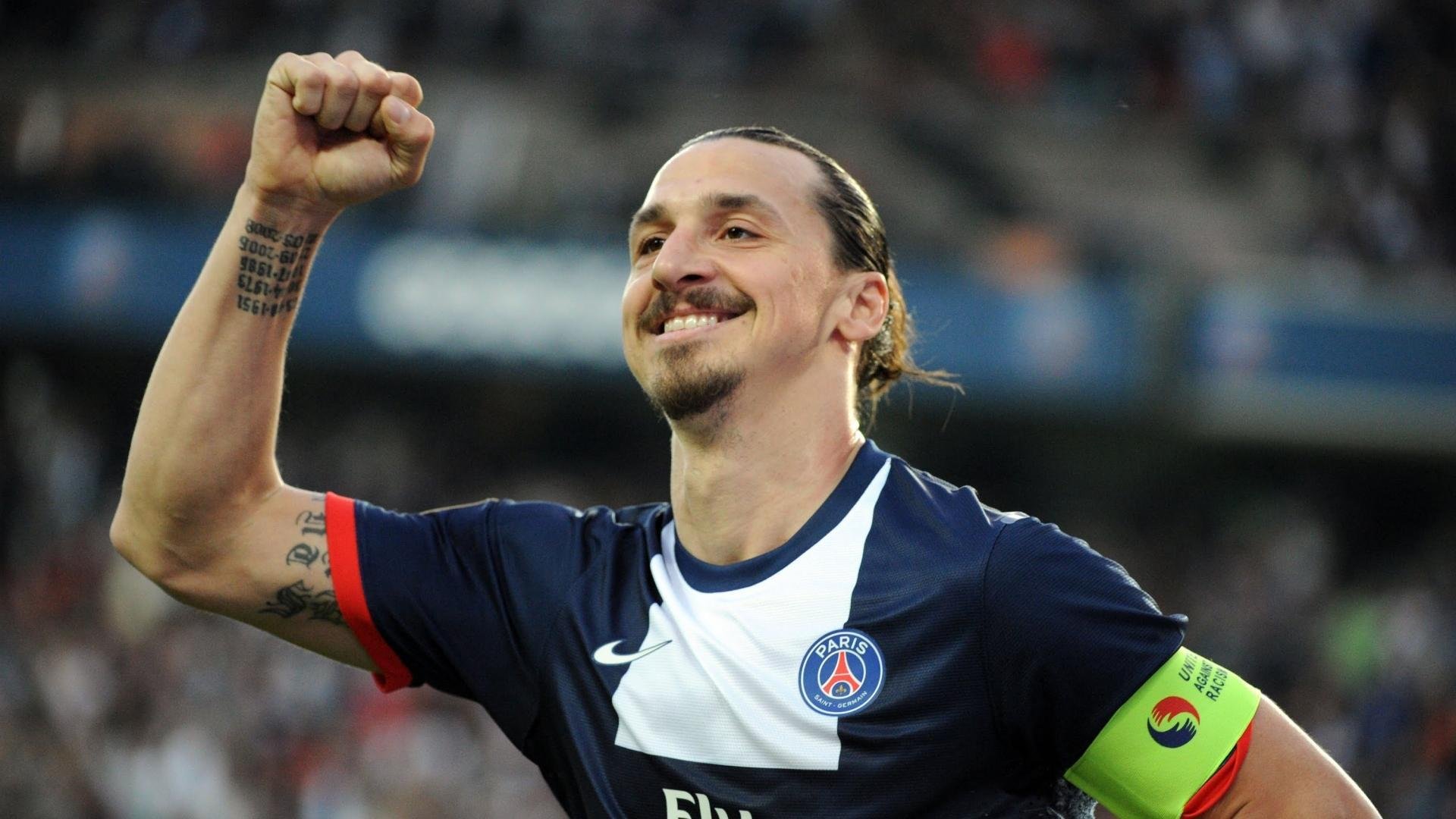 -大比分战胜对手，强队稳坐积分榜首位，大比分比赛